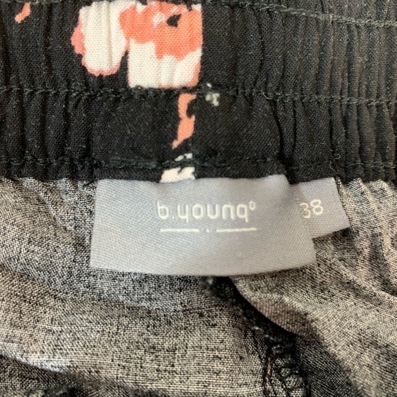 B Young Black Floral Shorts - Picture 3 of 3